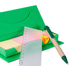 Blok karteczek z papieru ekologicznego z linijką i długopisem eko